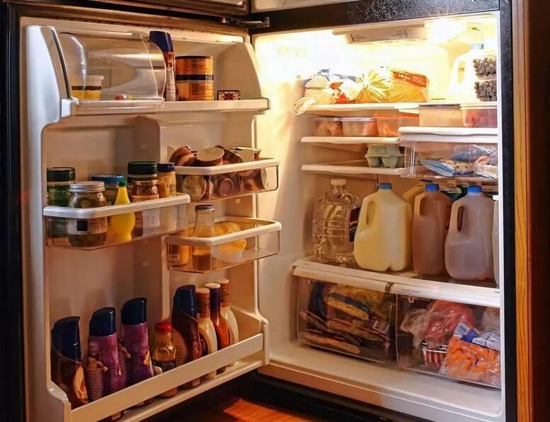 冰箱有异味是什么原因？（如何有效去除冰箱异味呢？）(图1)