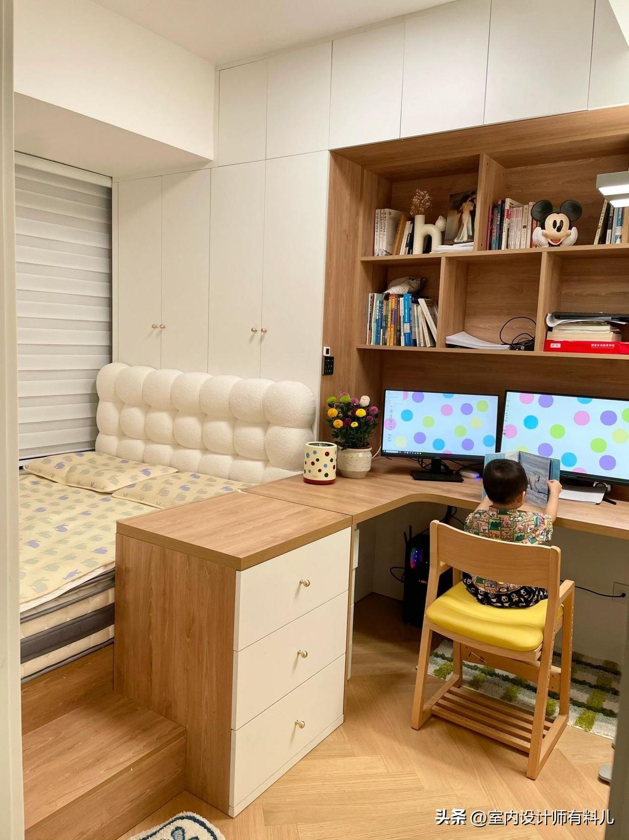 小房间的装修设计卧室（小卧室怎么设计才能充分利用空间？）(图3)