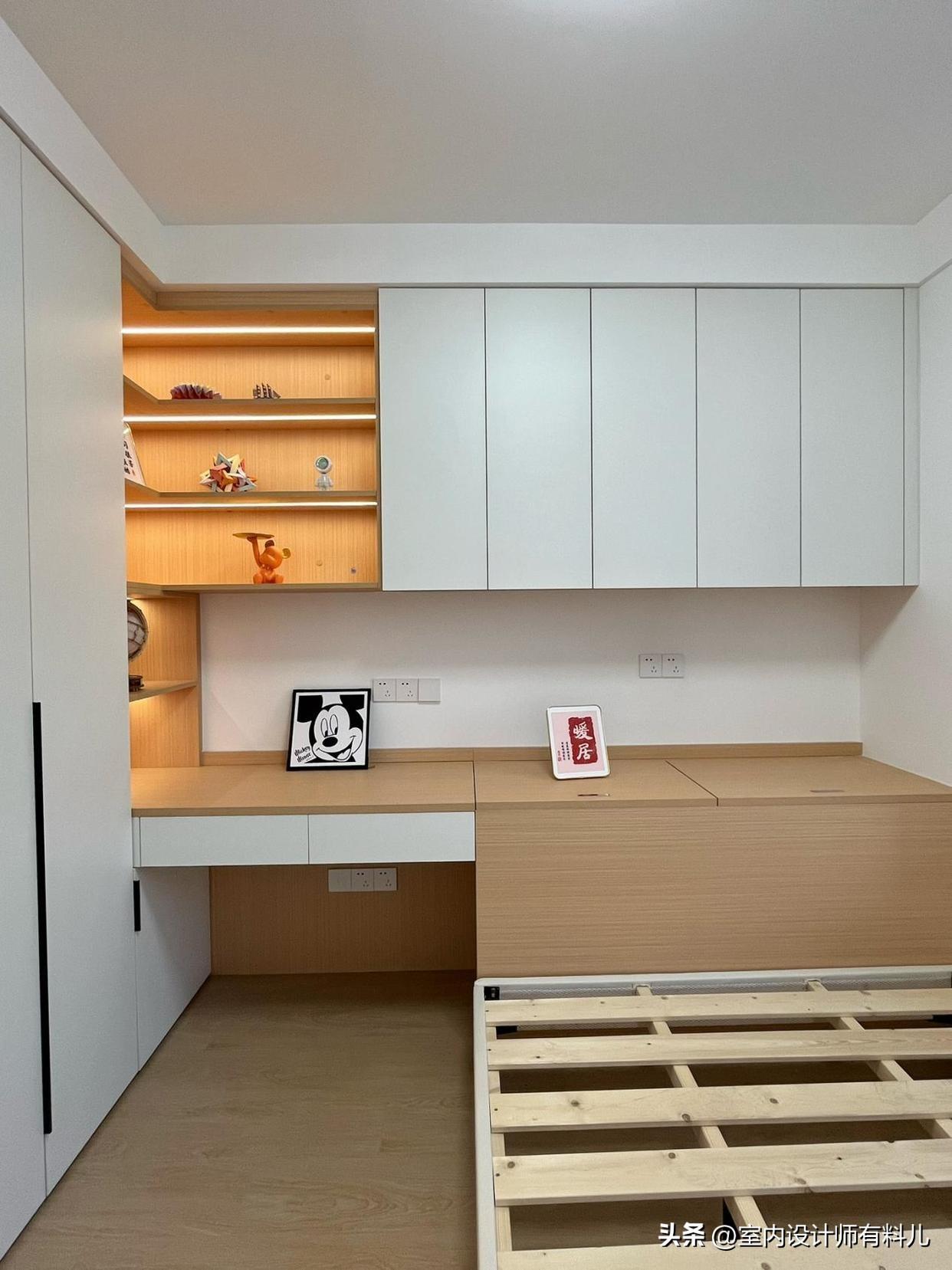小房间的装修设计卧室（小卧室怎么设计才能充分利用空间？）(图9)