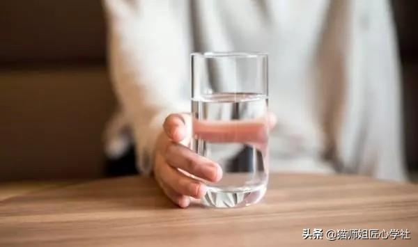 万爱饮水机：智能健康守护您和家人的每一滴水（了解万爱饮水机的智能科技）(图1)